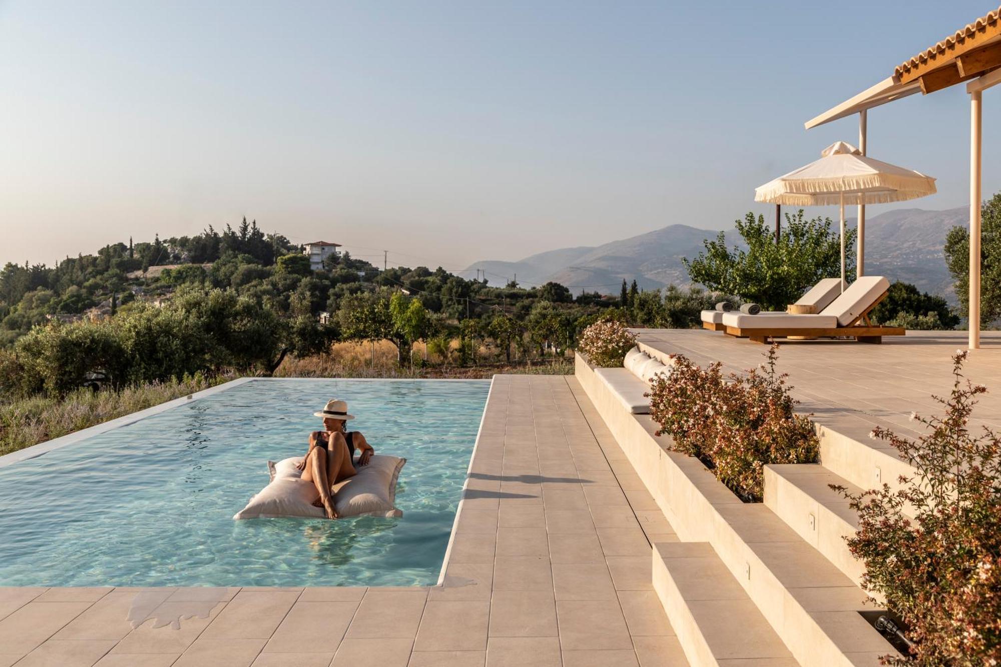ארגוסטולי Avertosia Luxury Villas מראה חיצוני תמונה